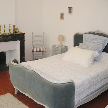 Le Presbytere Bed & Breakfast Rivesaltes Ruang foto