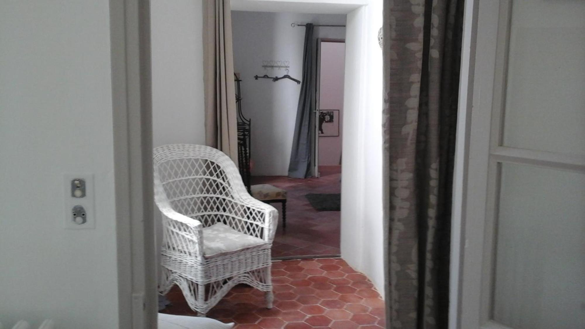 Le Presbytere Bed & Breakfast Rivesaltes Ruang foto