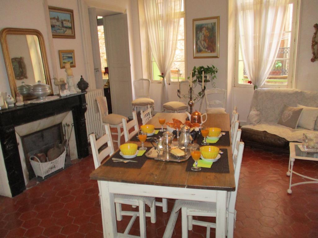 Le Presbytere Bed & Breakfast Rivesaltes Ruang foto