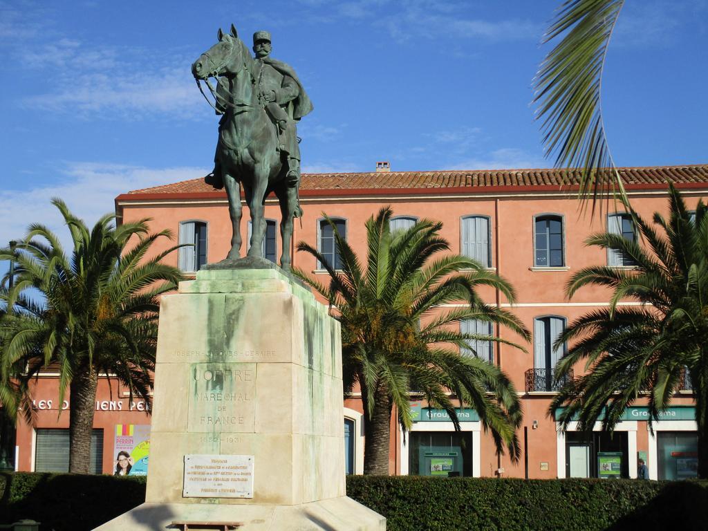 Le Presbytere Bed & Breakfast Rivesaltes Ruang foto