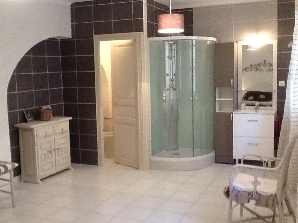 Le Presbytere Bed & Breakfast Rivesaltes Ruang foto