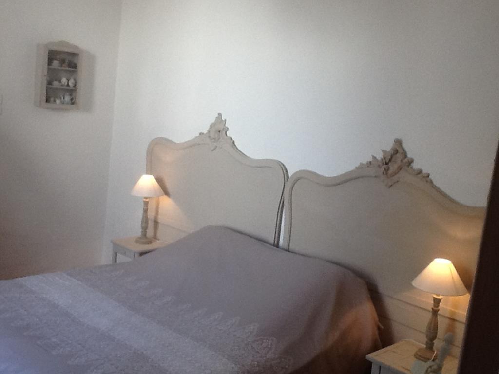 Le Presbytere Bed & Breakfast Rivesaltes Ruang foto