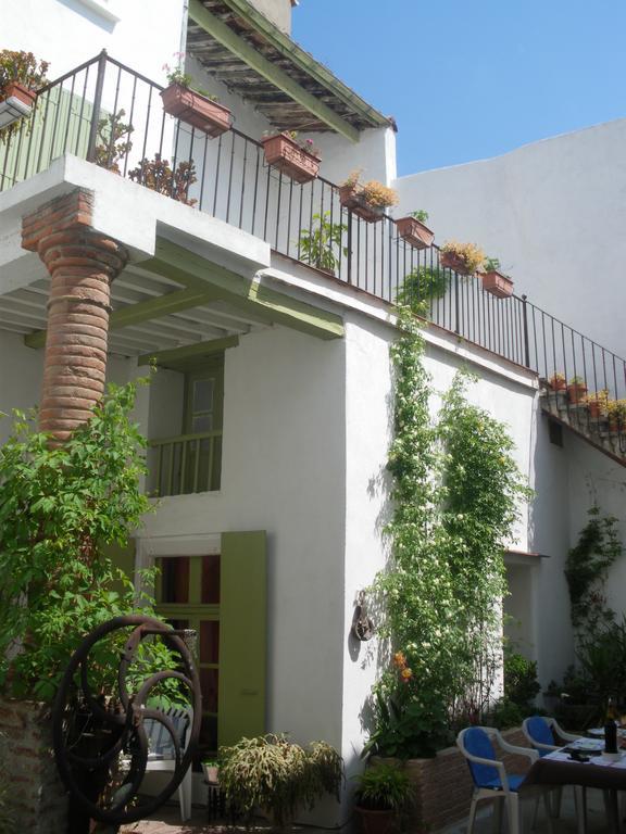 Le Presbytere Bed & Breakfast Rivesaltes Ruang foto