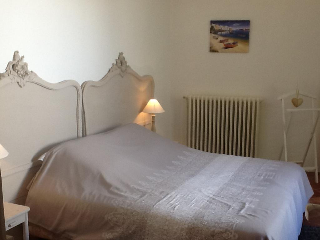 Le Presbytere Bed & Breakfast Rivesaltes Bagian luar foto
