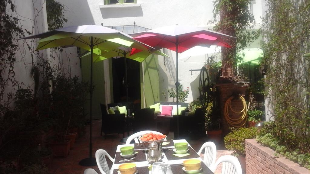Le Presbytere Bed & Breakfast Rivesaltes Bagian luar foto